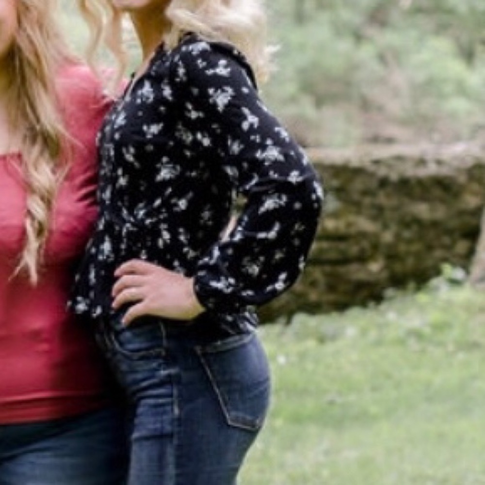 Blouse - Picture 2 of 3